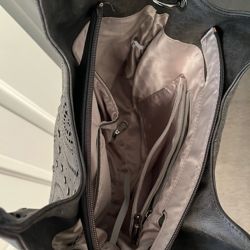 🙌Exquisite Grey Vegan Leather Purse “New without Tags” - Picture 4 of 9